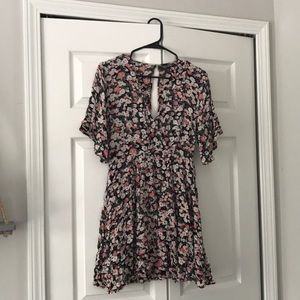 Super cute flower billabong dress size large